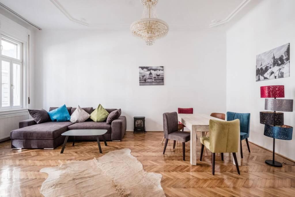 Oktober 6/8 Apartment بودابست المظهر الخارجي الصورة