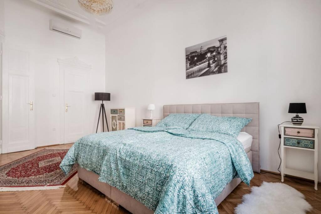 Oktober 6/8 Apartment بودابست المظهر الخارجي الصورة